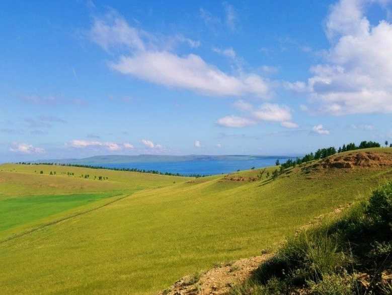 Куэсты с сарагашской (передний план) и бейской свитами (задний план)