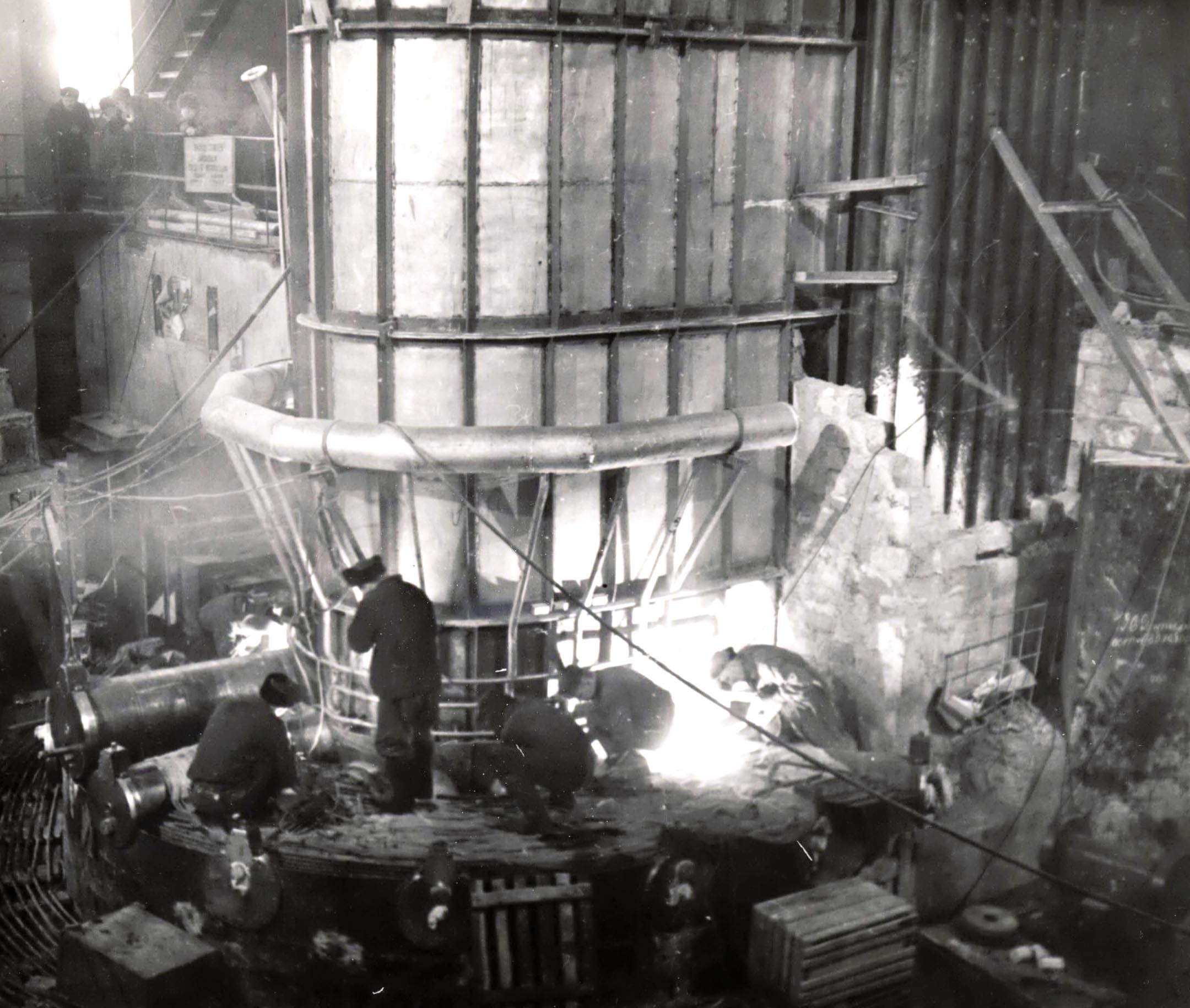 Первый советский ядерный реактор. Реактор ф1 Курчатовский институт. ИРТ-2000 реактор. Курчатовский атомный реактор. Первый атомный реактор Курчатова.