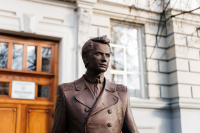 В центре Томска появился памятник первым выпускникам Томского политеха